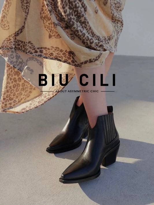 "West World Traveler" Women's Retro Western Leather Pointed Toe Front Ankle Boots in Black