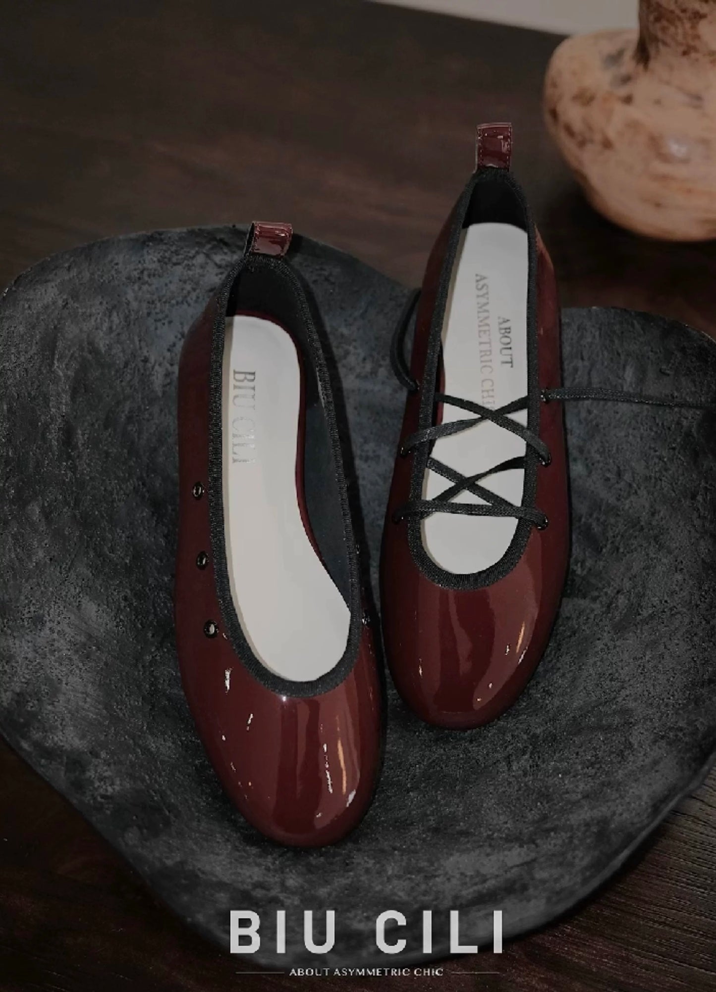 Two-Way Ballet Flats with Detachable Laces