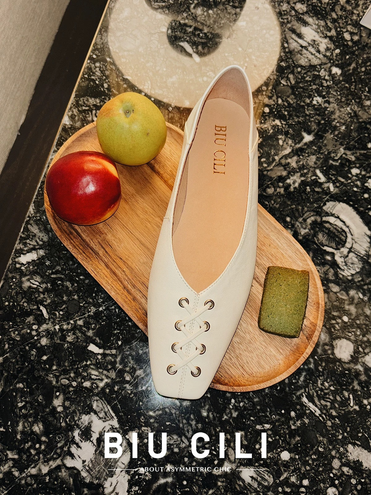 Minimalist Style Two-Way Square-Toe Leather Flat Shoes with Asymmetric Woven Details