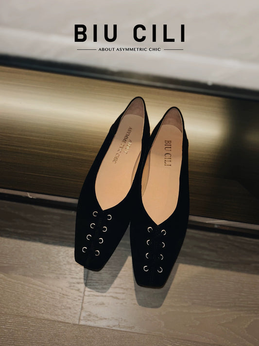 Minimalist Style Two-Way Square-Toe Leather Flat Shoes with Asymmetric Woven Details