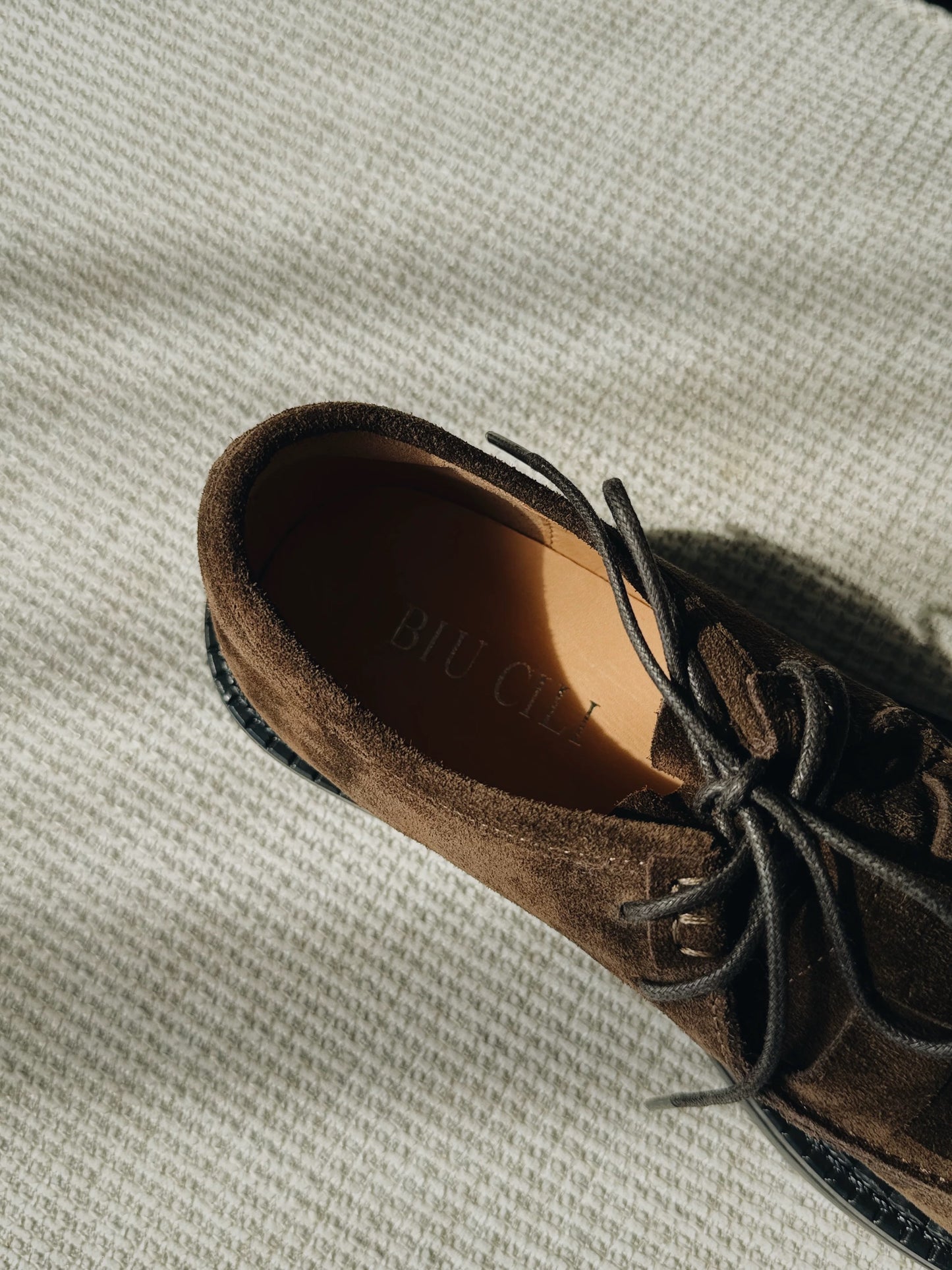 Women's Suede Derby Shoes with Hand-Women Details