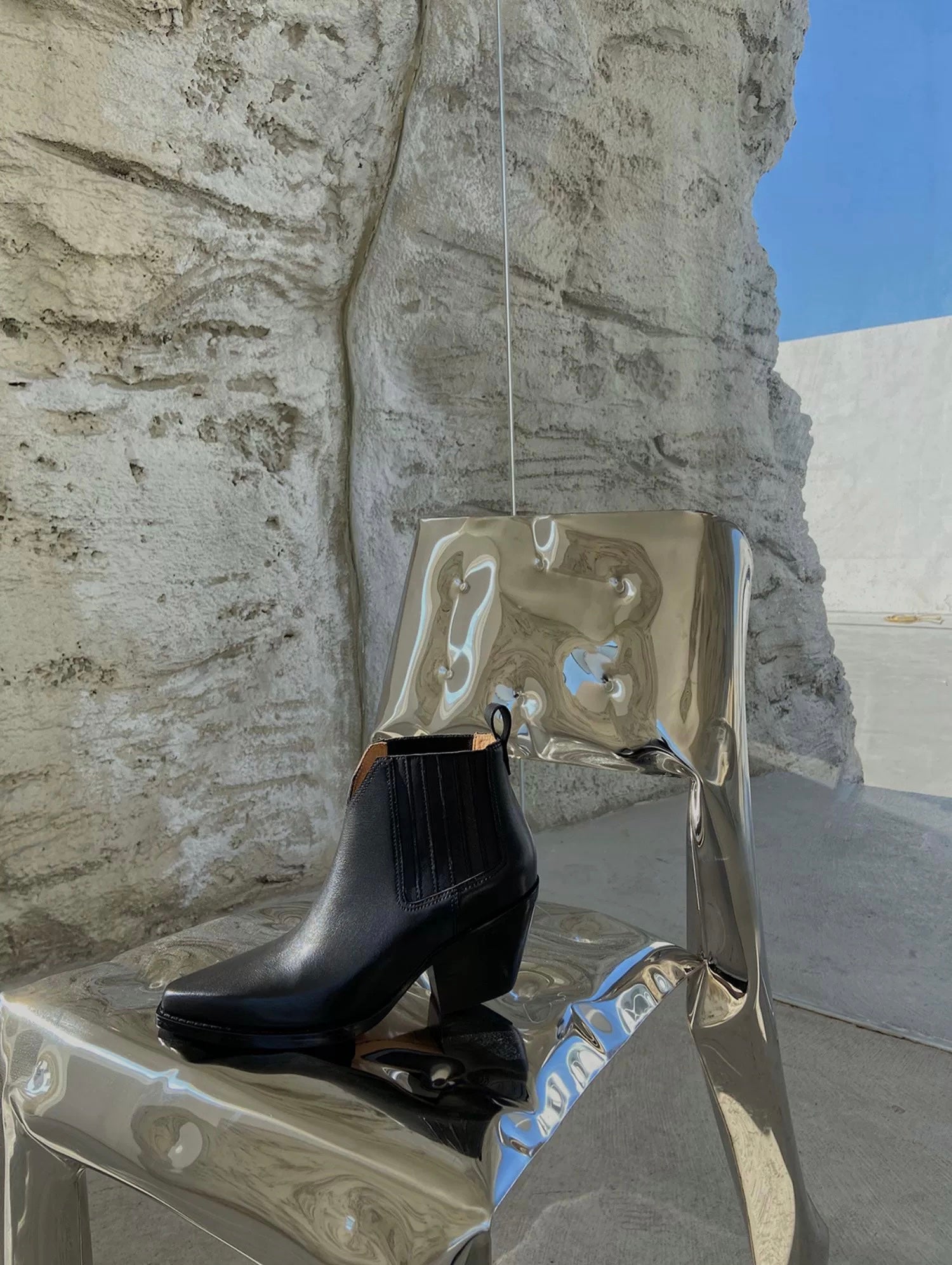 "West World Traveler" Women's Retro Western Leather Pointed Toe Front Ankle Boots in Black