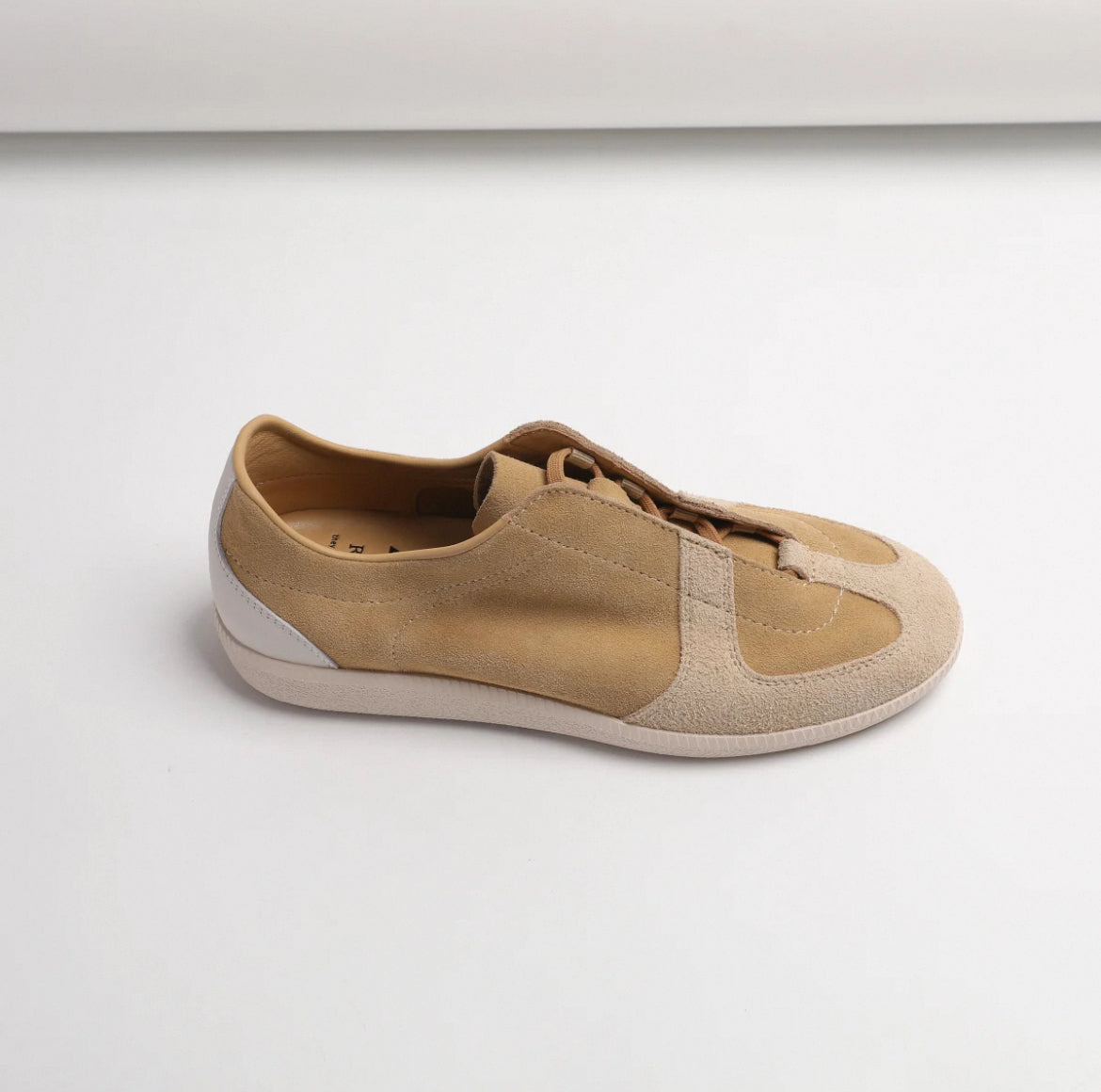 Unisex Slip-On Sneaker – Minimalist Retro Leather Trainer