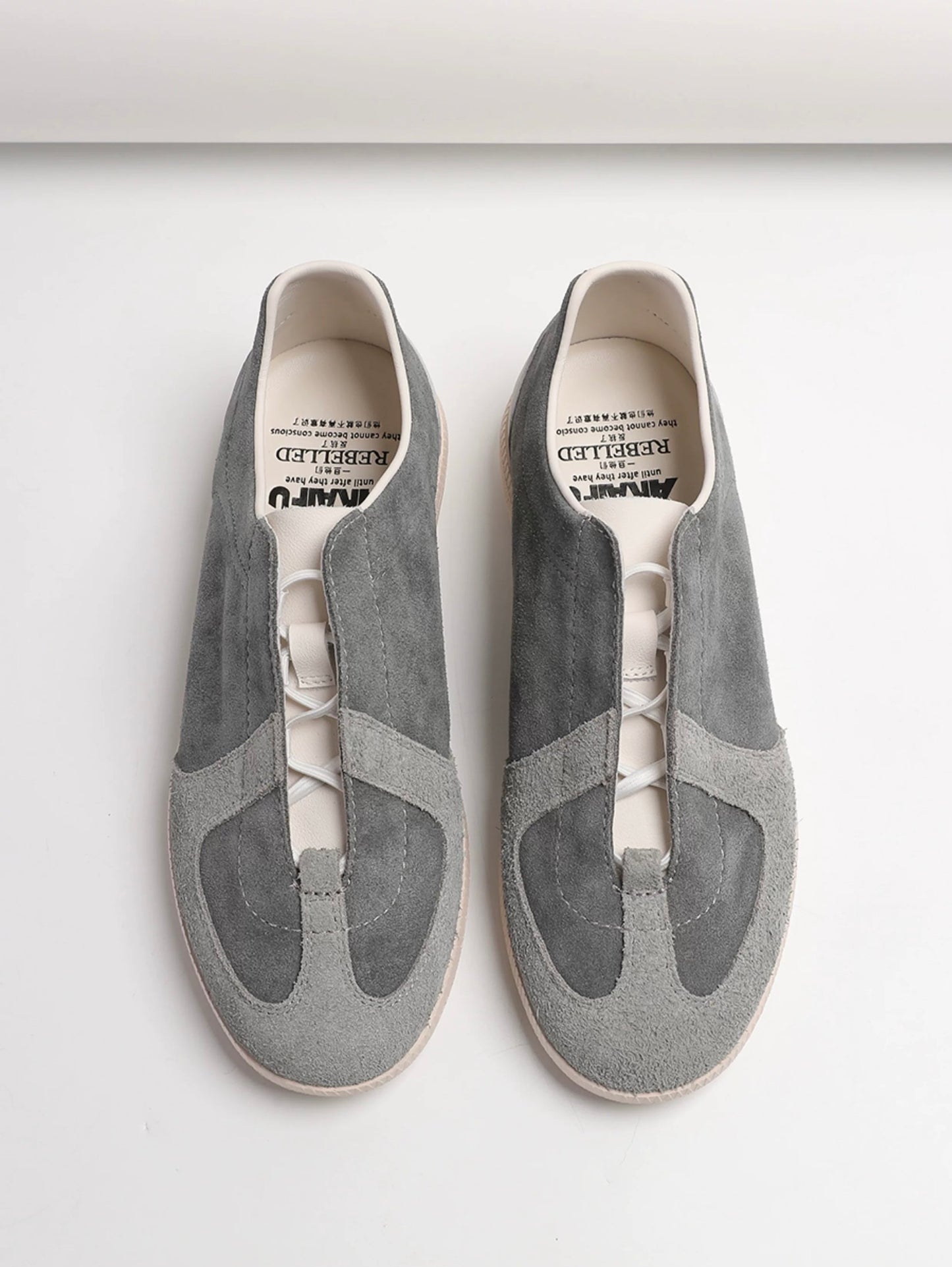 Unisex Slip-On Sneaker – Minimalist Retro Leather Trainer