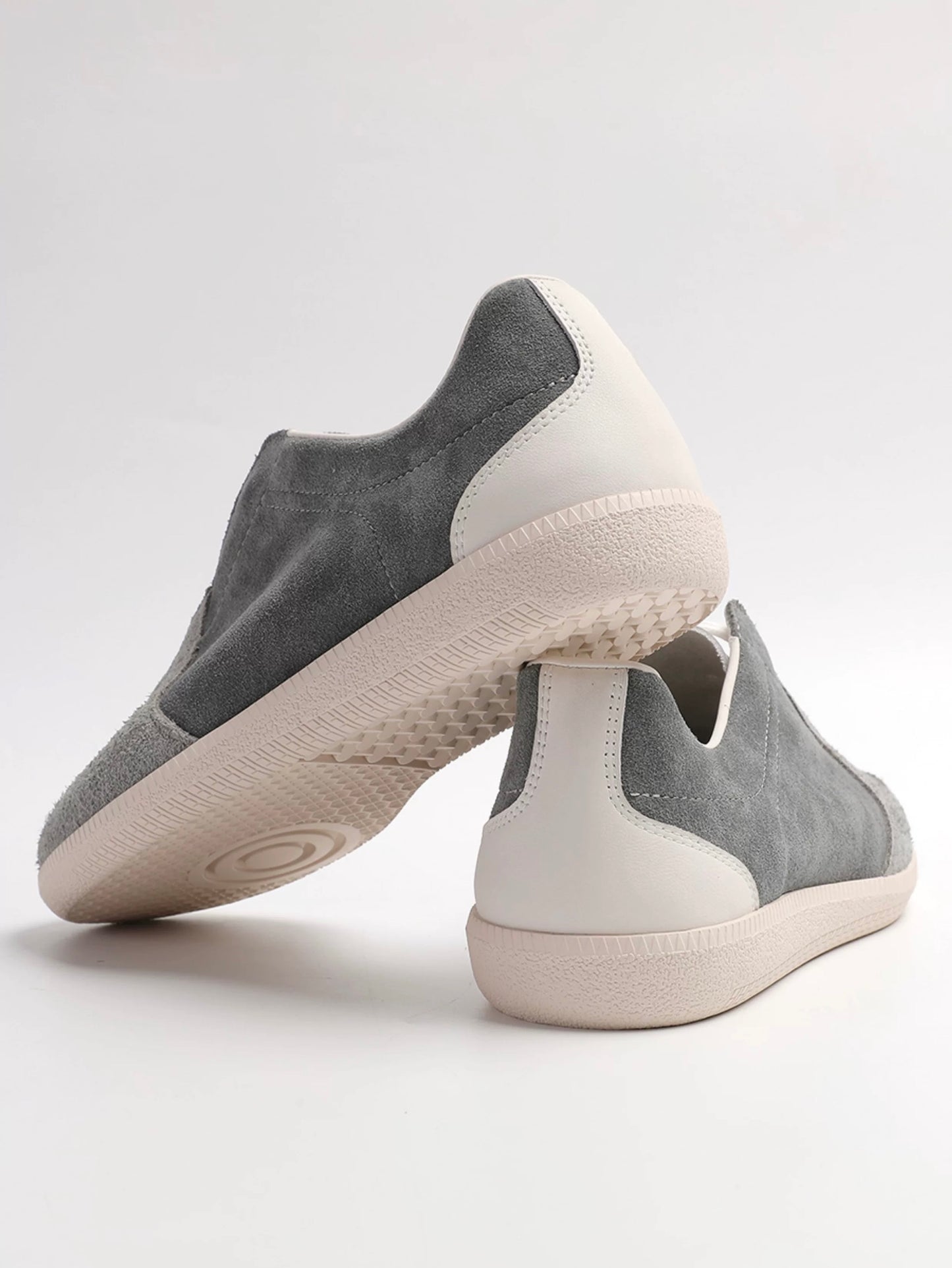Unisex Slip-On Sneaker – Minimalist Retro Leather Trainer