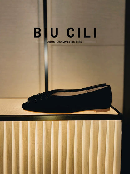 Minimalist Style Two-Way Square-Toe Leather Flat Shoes with Asymmetric Woven Details