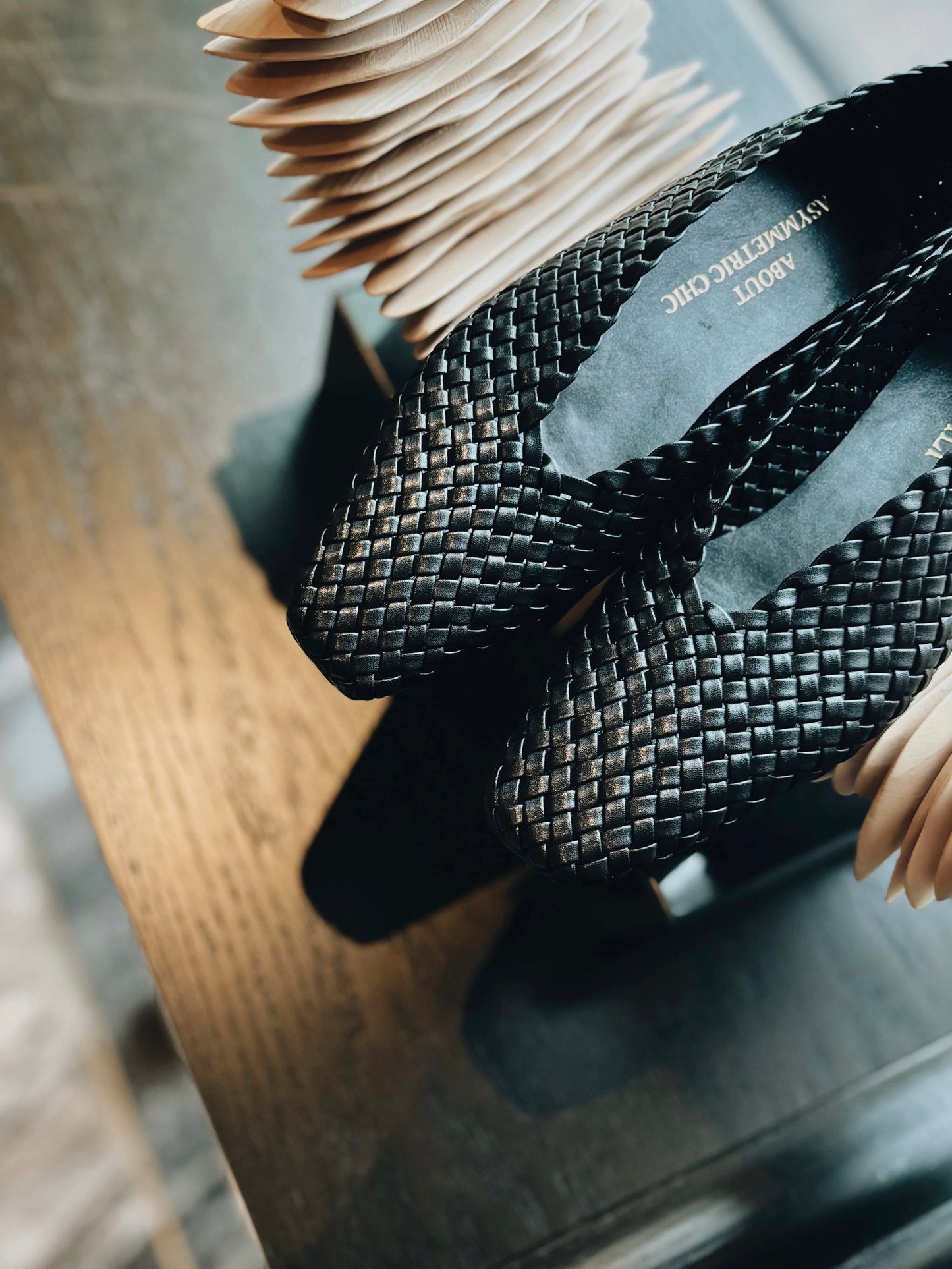 Minimalist Style Hand-Woven Square-Toe Leather Flat Shoes in Black Leather