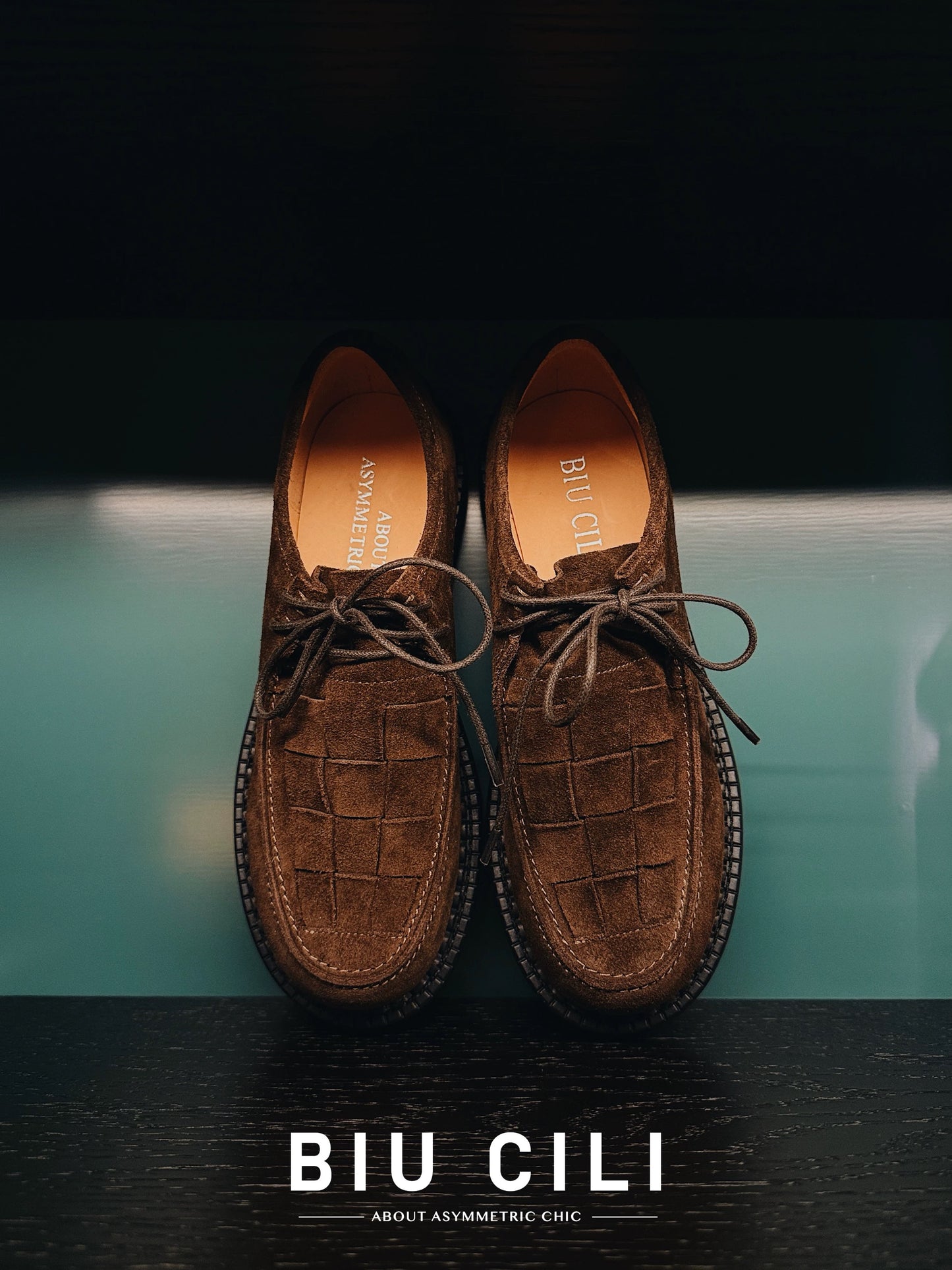 Women's Suede Derby Shoes with Hand-Women Details