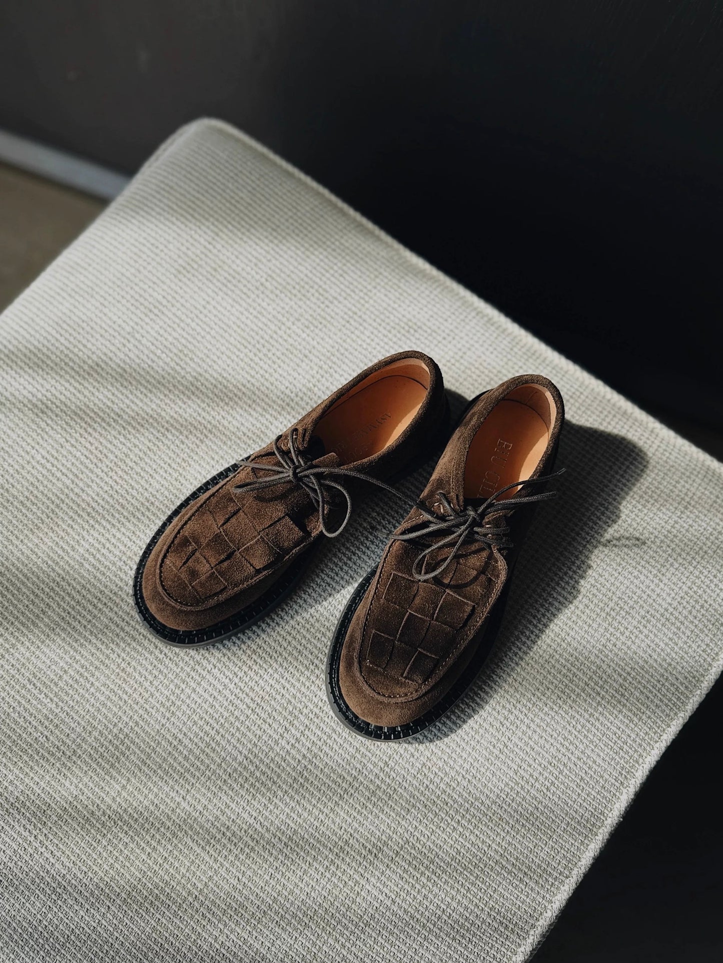 Women's Suede Derby Shoes with Hand-Women Details