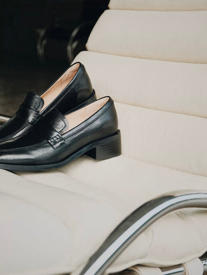 Minimalist Block Heel Leather Loafers in Black