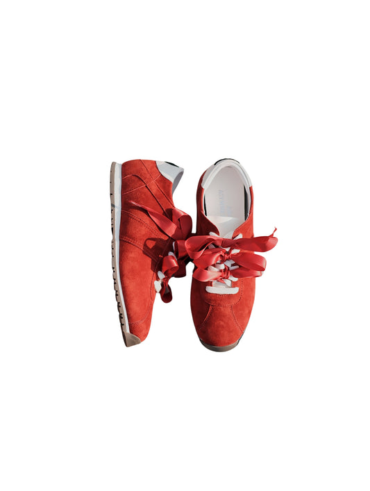 Suede Sneakers with Hidden Internal Lift for Elevated Comfort and Chic